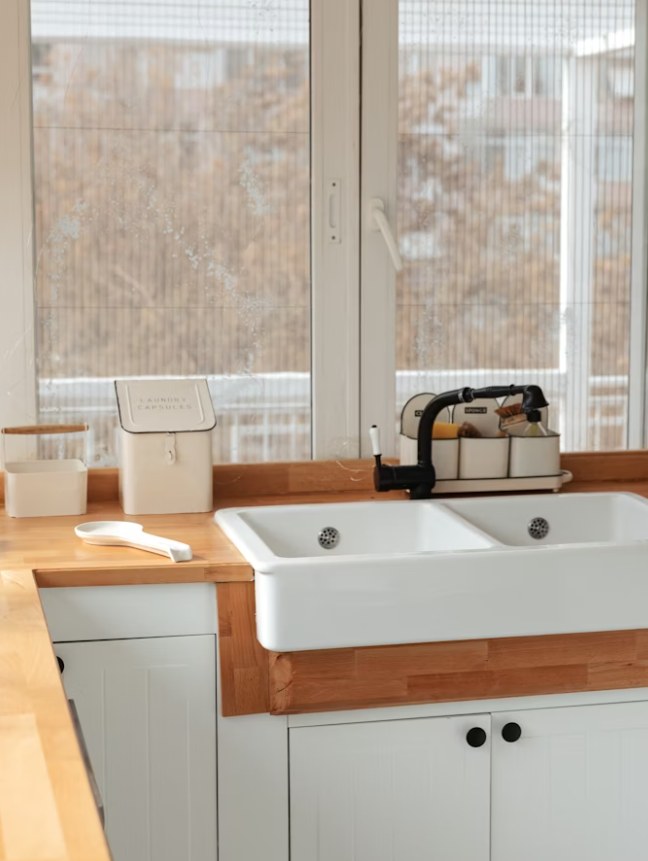 tap sink organised tidy